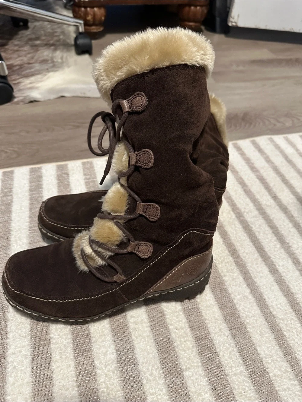 BareTraps Brown Suede Lace-Up Winter Boots with Cream Faux Fur Trim